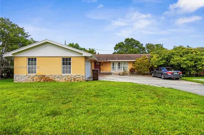 1831 Hiltonia Cir 1