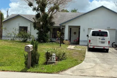 1513 SW Apricot Rd 1