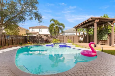 574 NW 159th Ave 1