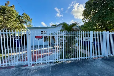 2326 NW 59th St 1