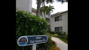 Renovated Condo in Gated Oak Harbour