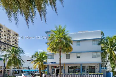 1100 Collins Ave #207 1