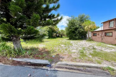 Lot in East Stuart near MLK blvd. Street view/fron