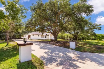 5530 SW 195th Ter 1
