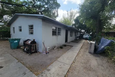 942 NW 80th St 1