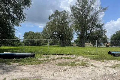 8801 NW 22nd Ave 1