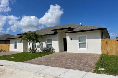 1530 W 26th Court 1