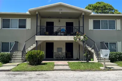 225 SW 7th Street #3 1