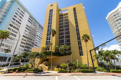 5880 Collins Ave #PH-1 1