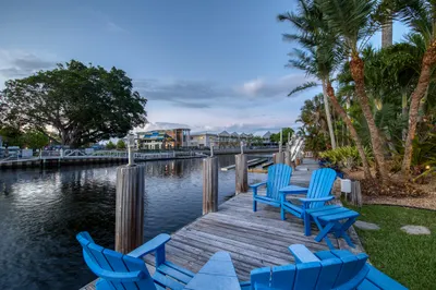 1733 Coral Gardens Drive 1