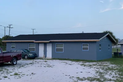 907 Avenue H 1