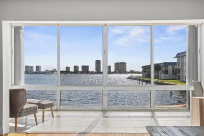 2936 Lake Shore Drive #204 1