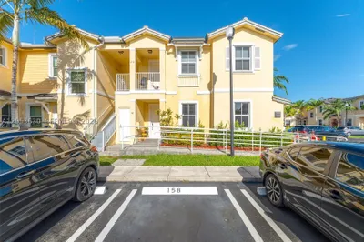 134 SE 28th Ter #10 1