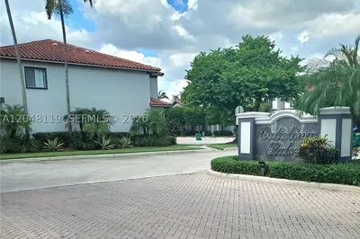 7834 Catalina Cir #7834 1