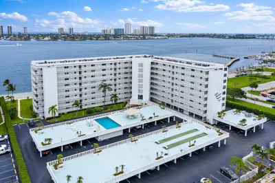 301 Lake Shore Drive #802 1