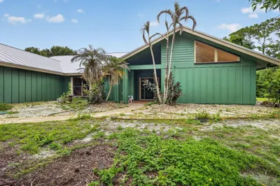 2111 SW Racquet Club Drive 1