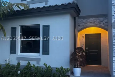 1097 SE 2nd Ter 1