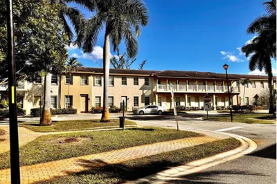 2518 NW 4th St 1