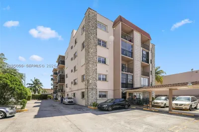 3640 NW 9th St #302 1