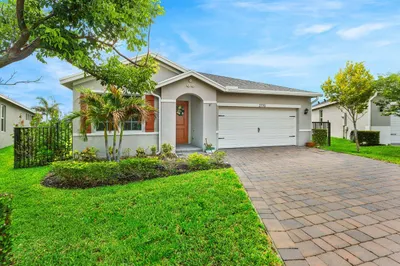 2770 NE Breezeway Circle 1