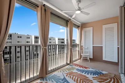 620 NE 12th Avenue #602 1