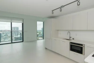 501 NE 31st St #2009 1