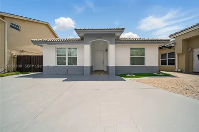 5202 NW 187th St 0 1