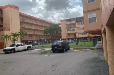 1910 W 56th St #3417 1