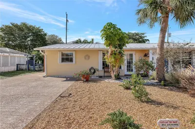 294 SE Sailfish Lane 1
