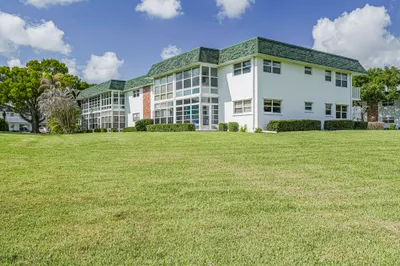 2800 Indian River Boulevard 1