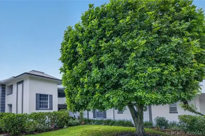 803 SE Central Parkway #9 1
