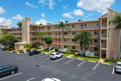 6935 Huntington Lane #205 1