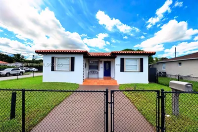 590 SW 36th Ave 1