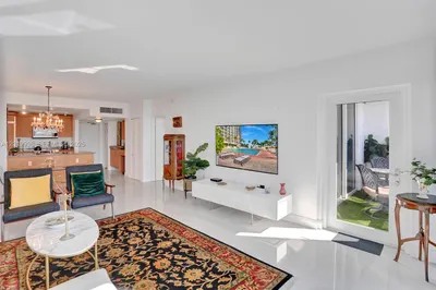 10275 Collins Ave #829 1