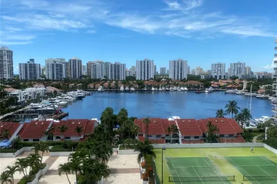 3640 Yacht Club Dr #1009 1