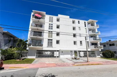 8305 Crespi Blvd #4D 1