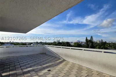 900 SW 8th St #504 1