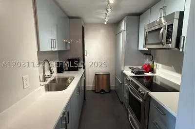 10275 Collins Ave #921 1