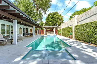 95 Shore Dr W 1