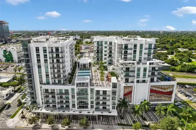 3900 Biscayne Blvd #S-320 1