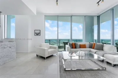 900 Biscayne Blvd #5812 1