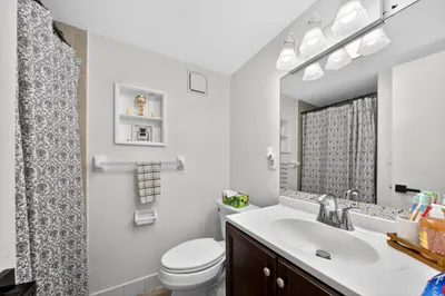 Bathroom-017-011-4000x2664