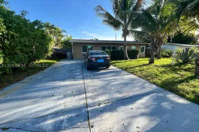 1101 NE 23rd Pl 1