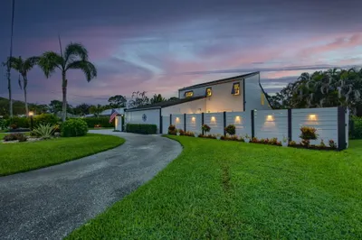 5723 SE Orange Blossom Trail 1