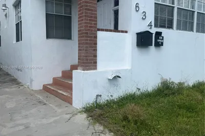 634 SW 10th Ave 1