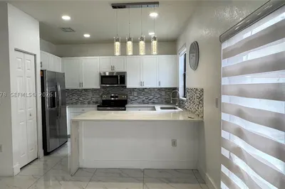3318 W 106th Ter 1