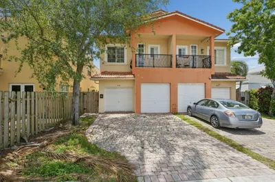 819 SW 7th Avenue 1