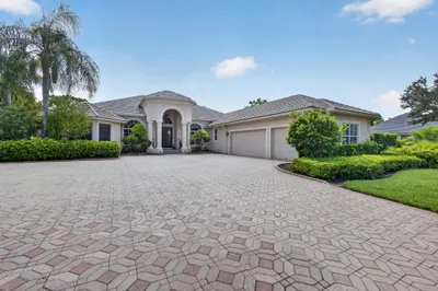 8055 Woodsmuir Drive 1