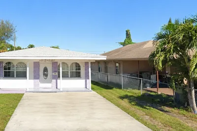 716 NW 4th St 1