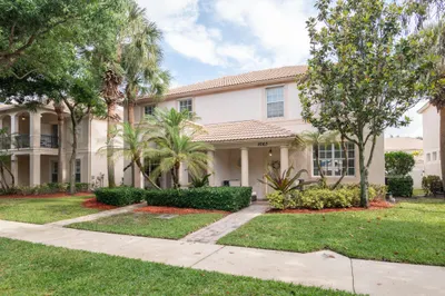 ? Clark-8065 Murano Circle-001